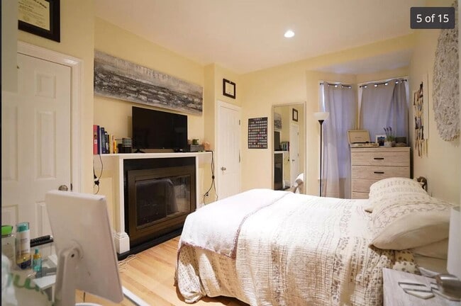 Building Photo - Amazing 4 bed 2 bath listing in Brookline...