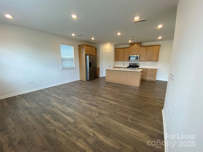 Building Photo - 14048 Lake Home Ln