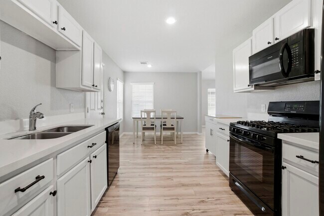 Building Photo - 11036 N Lake Mist Ln