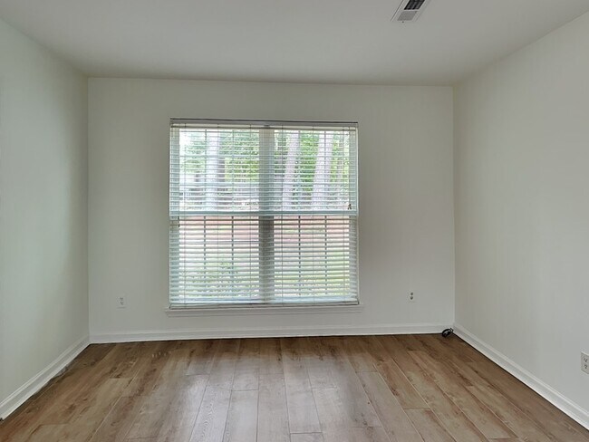 Building Photo - 4418 Englewood Rd