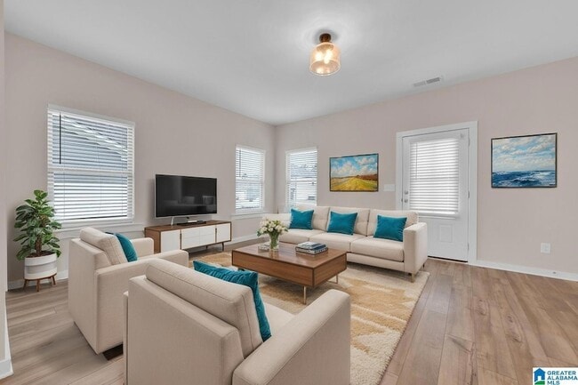 Building Photo - 170 Kings Wy