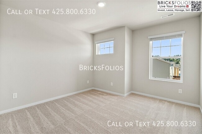 Building Photo - Exceptional Bremerton Home with Easy Acces...