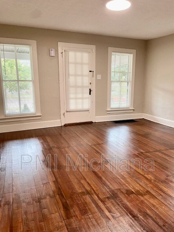 Building Photo - 514 W Madison St