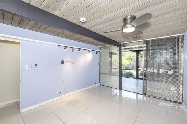 Building Photo - Charming Eichler in Super Desirable Community Center!