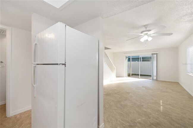 Building Photo - 3569 Bee Ridge Rd