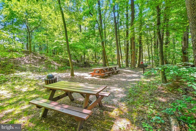 Building Photo - 5904 Mt Eagle Dr