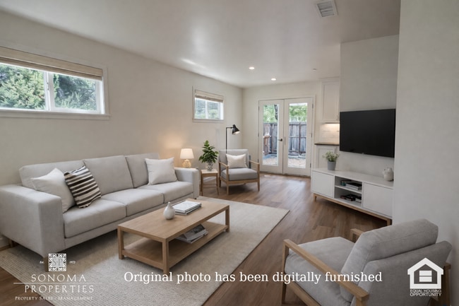 Building Photo - Updated 2 Bedroom / 1.5 Bathroom Home in Sonoma