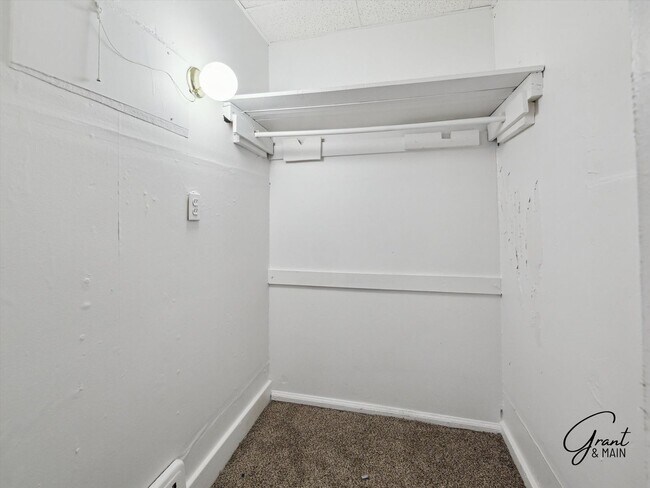 Building Photo - 14702 Winthrop St