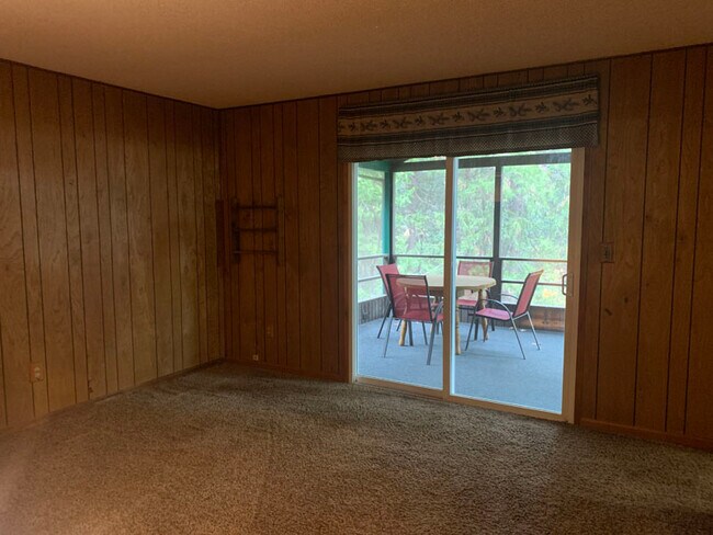Building Photo - 3177 Brauer Rd