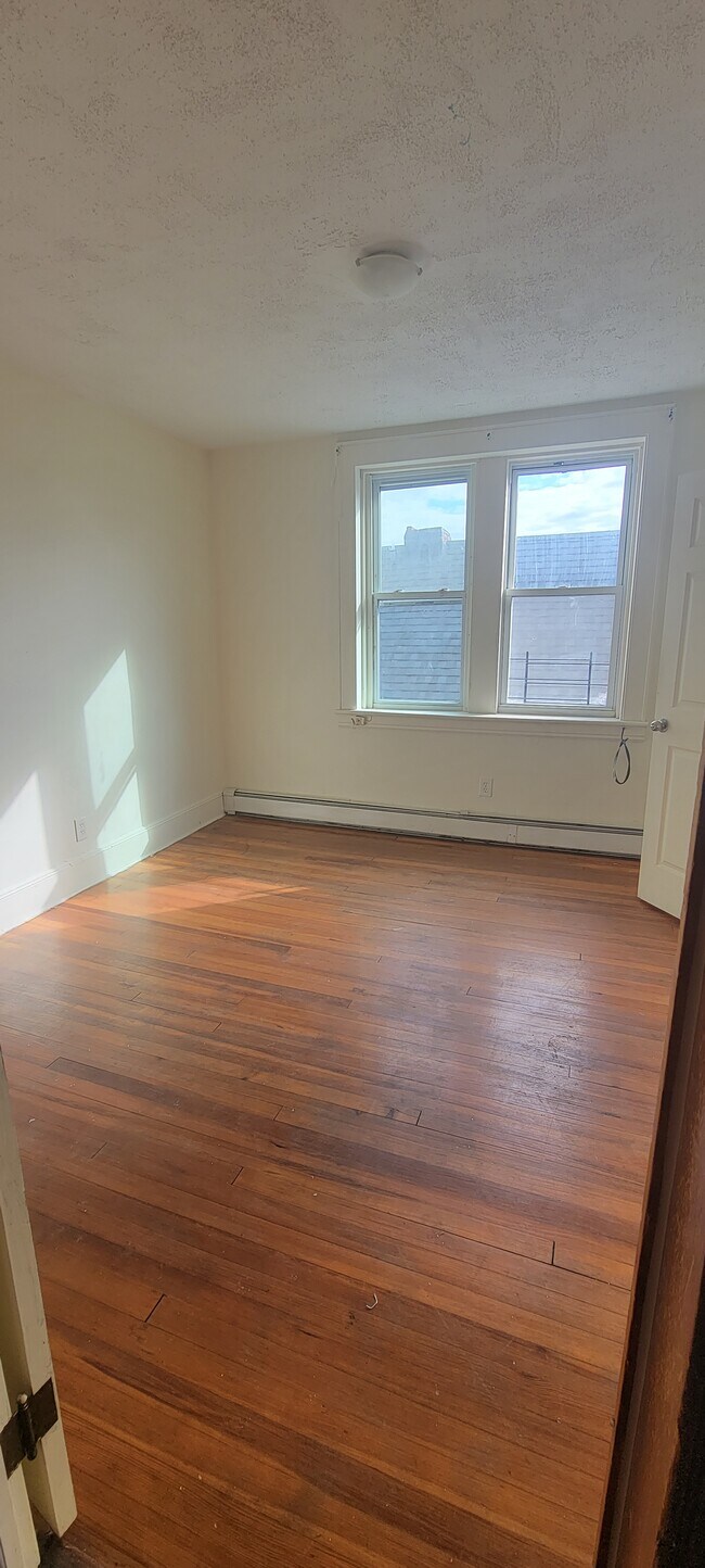 living room - 760 Hallett St