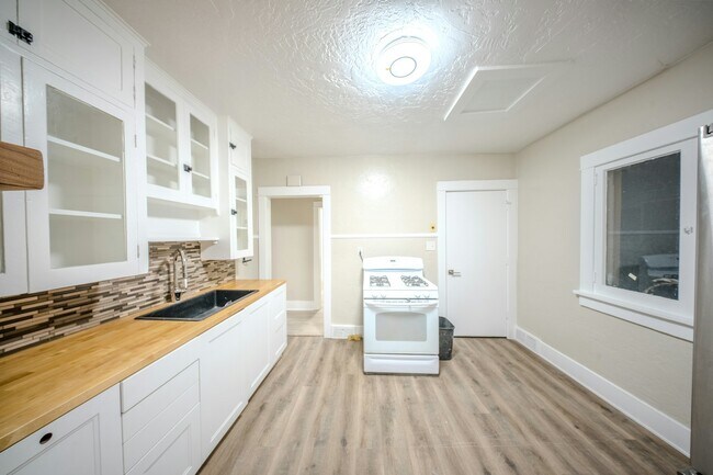 Building Photo - 520 E 300 S