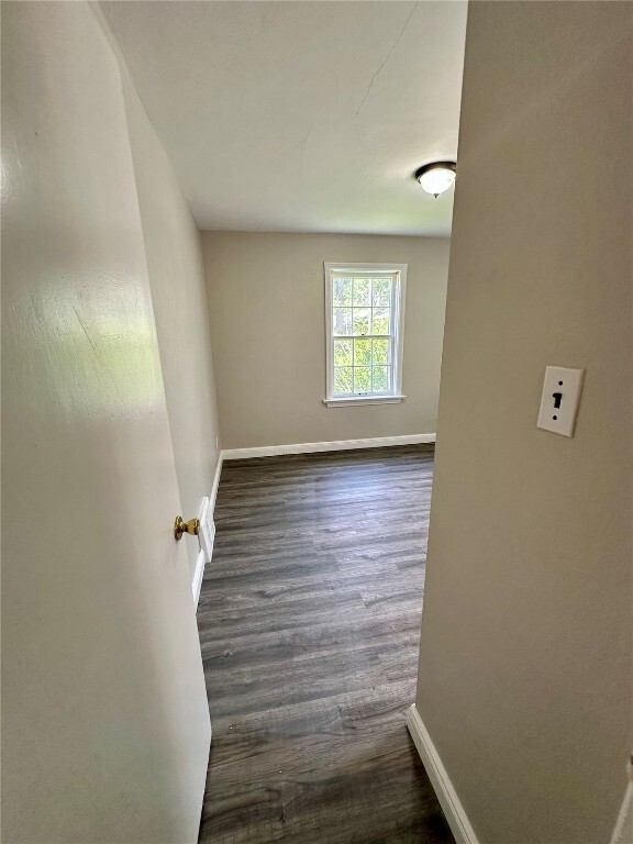 Building Photo - 1422 Tamerton Ave