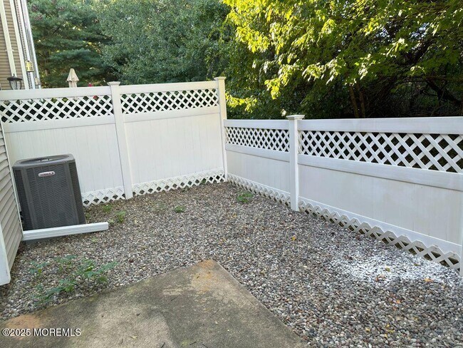 Building Photo - 35 Ironwood Ct