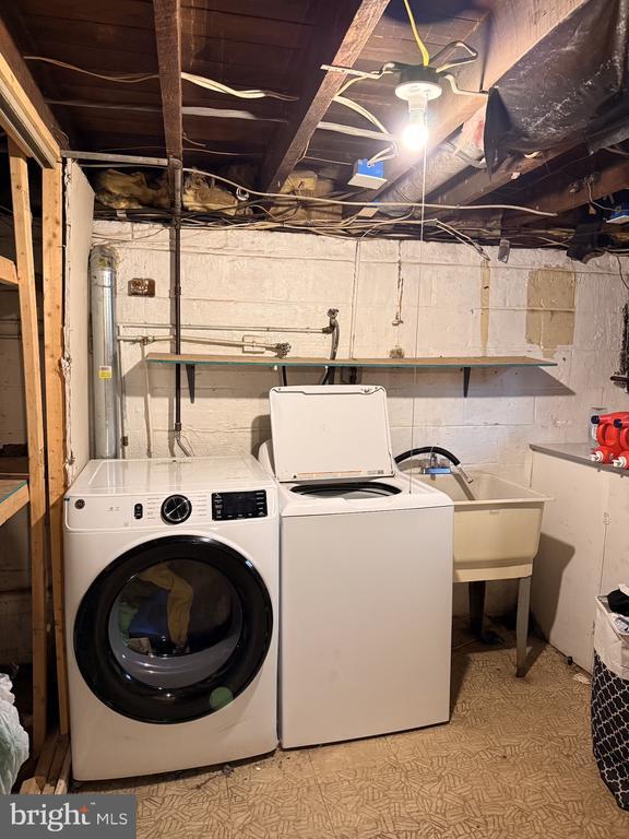 Building Photo - 2211 Browning Rd