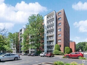 Building Photo - 12 9th St