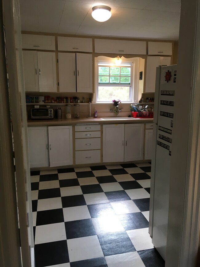 Spacious Kitchen - 315 Jagoe Street