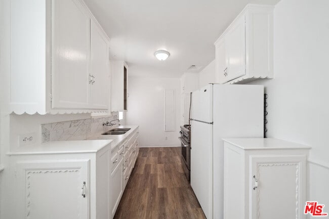Building Photo - 1408 N Mansfield Ave