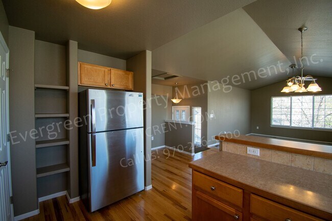 Building Photo - 3 bed, 3 bath Corner Lot in the Maple Hill...