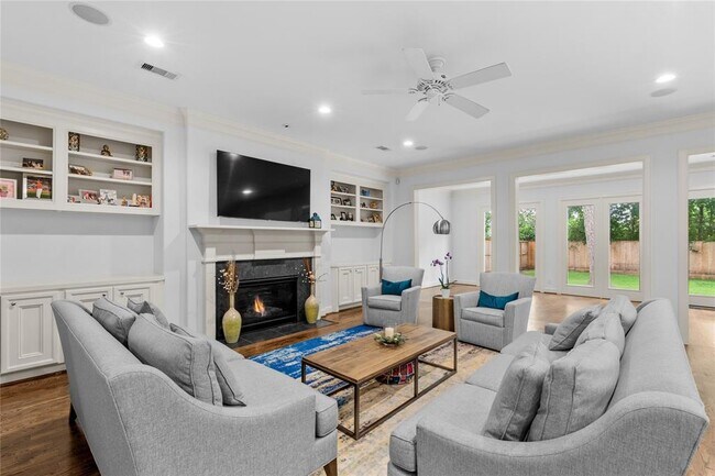 Building Photo - 6404 Community Dr
