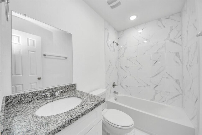 Building Photo - 2322 Wavell St