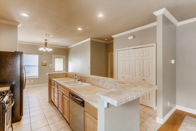 Building Photo - 2113 Thrasher Ln