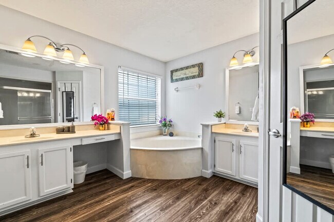 Building Photo - 1651 Hawkins Cove Dr W