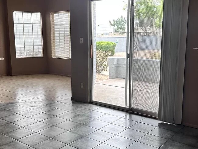 Building Photo - 2910 W Marconi Ave