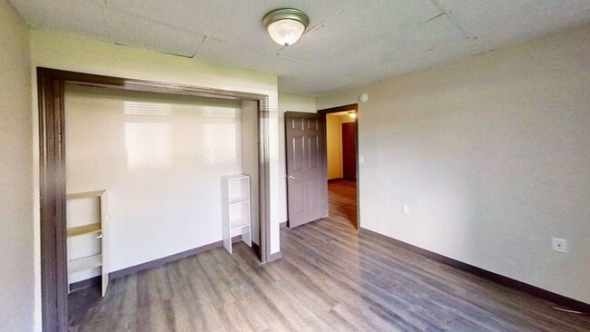 Building Photo - 6 Bedroom Home for Rent