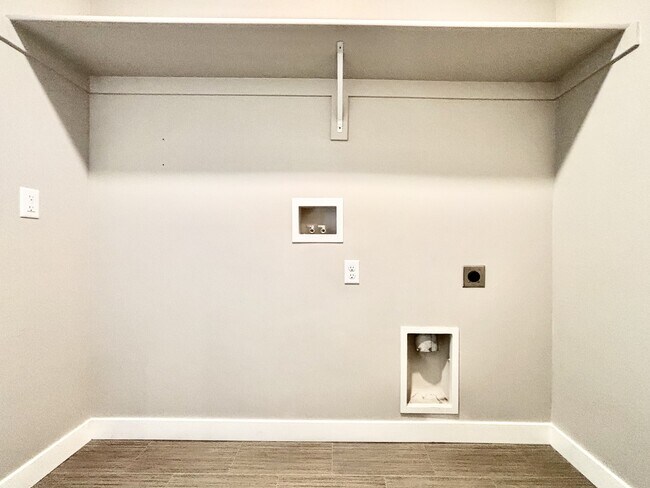 Building Photo - 153 E Brushy Canyon St