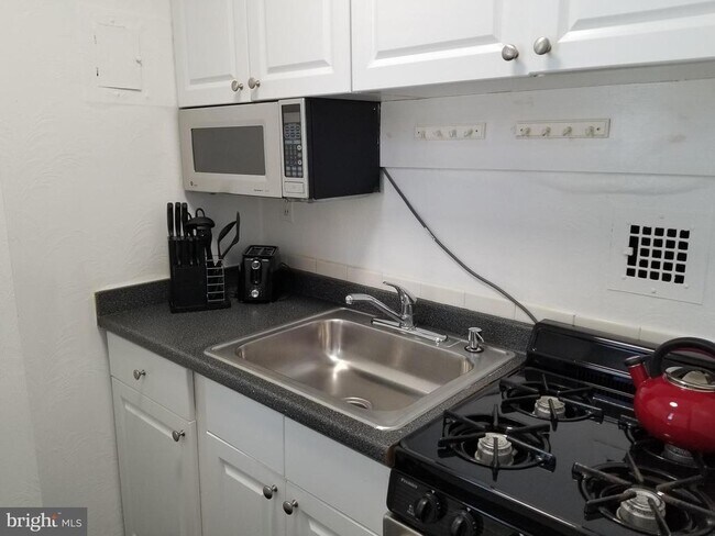 Building Photo - 1021 Arlington Blvd