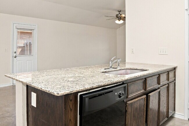 Building Photo - "Spacious 3-Bedroom Duplex with Granite Elegance in Prime Killeen Location!"