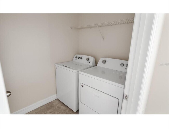 Building Photo - 2541 Rapollo Dr