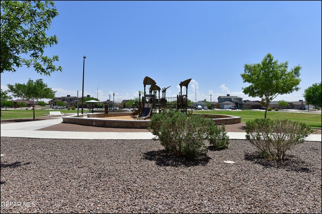Building Photo - 6933 Copper Town Dr