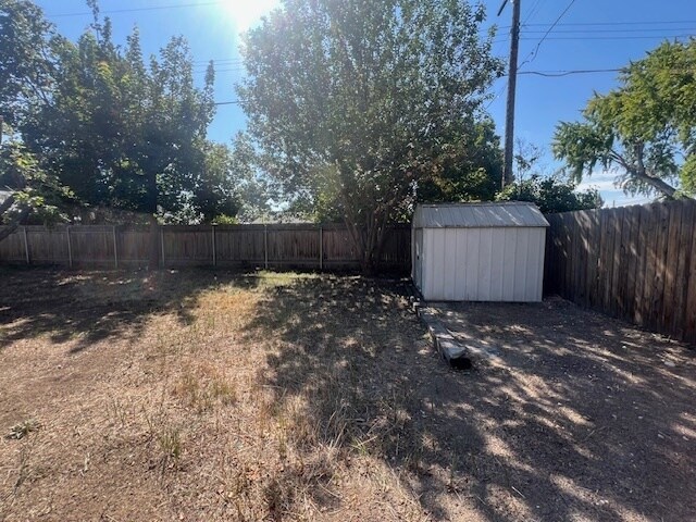 Building Photo - 4 Bed 1.5 Bath in Prime Bench Location!
