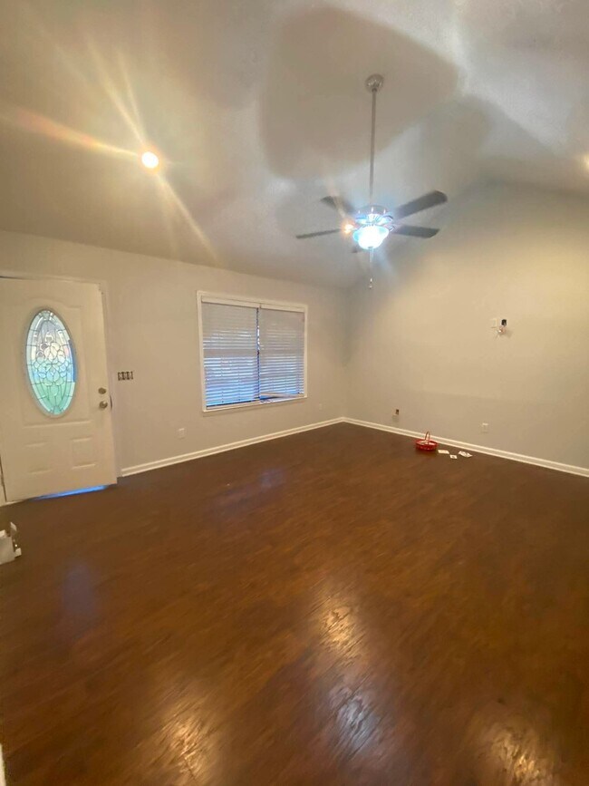 Building Photo - 921 Wrenwood Ln