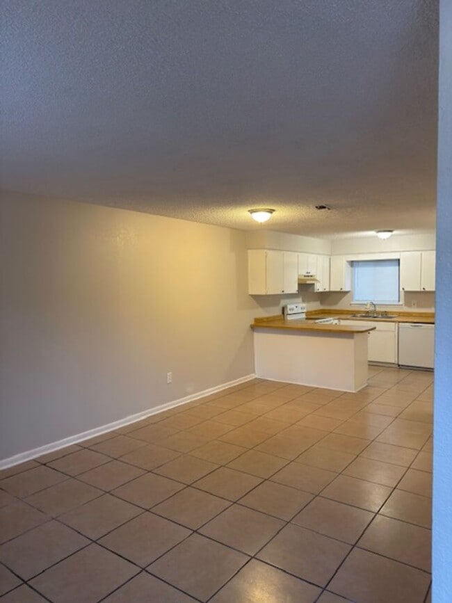 Building Photo - 111 S East St