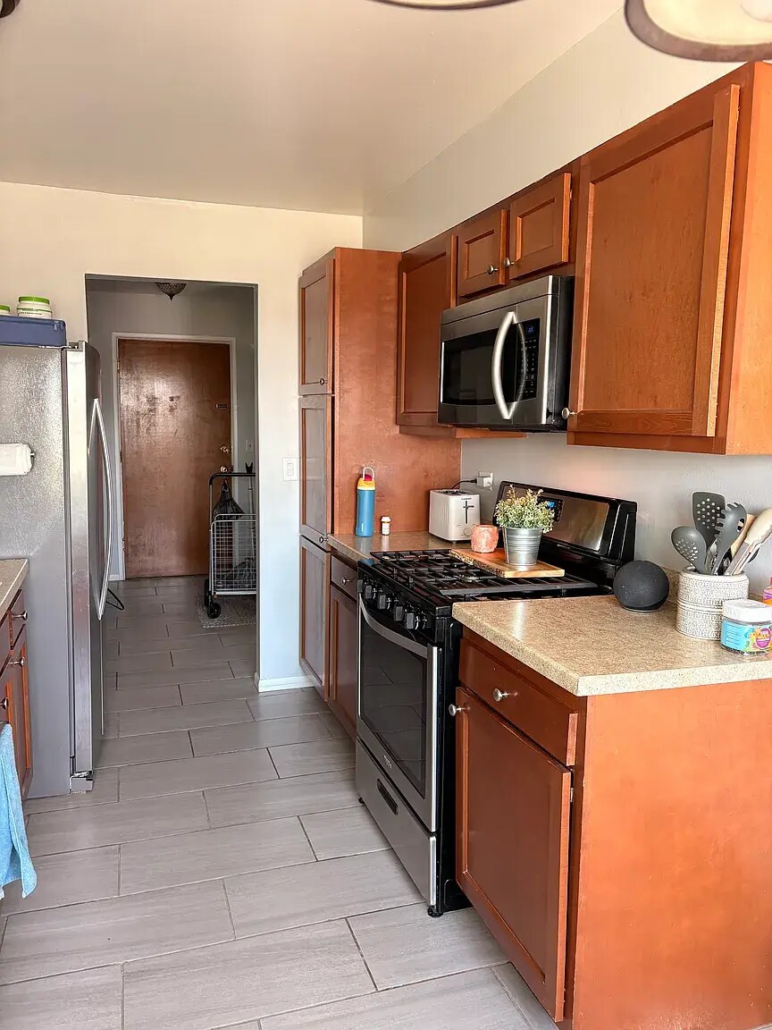 Building Photo - 1301 S Finley Rd