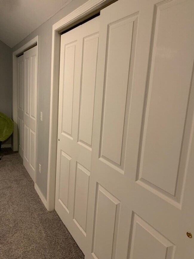 Building Photo - Furnished 4 Bedroom 3 Bath House in Kimberling City, MO with 2 car garage-Seasonal Lake View