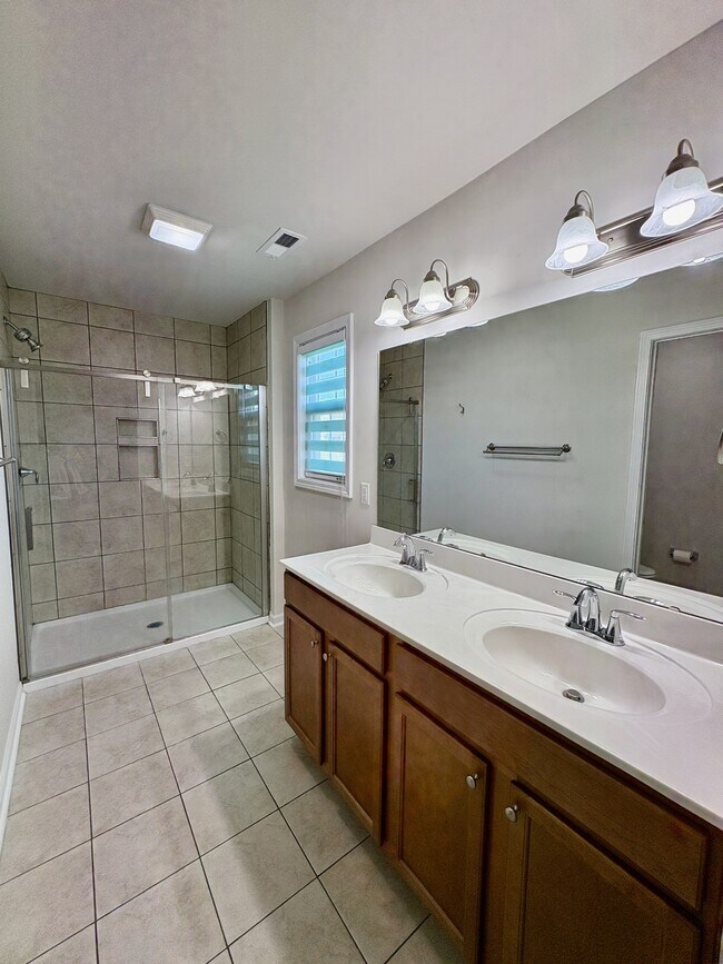 Building Photo - 189 Traverse Dr