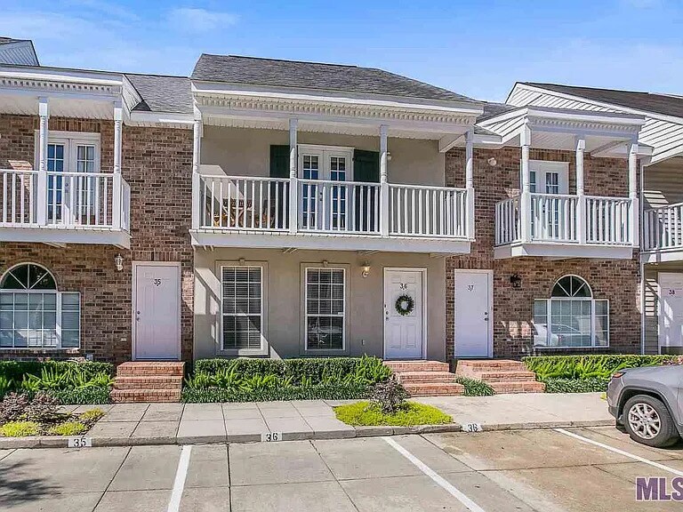 Front - 2210 Christian St