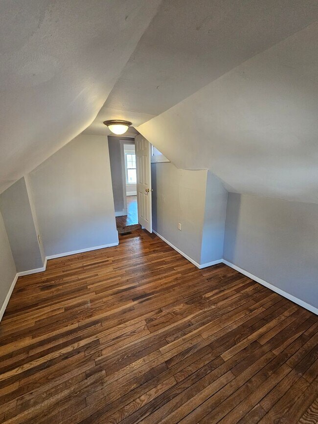 Building Photo - Wakefield7010-7014