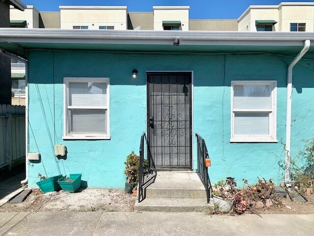 Building Photo - 1 bed 1 bath Duplex unit in Richmond -- AVAILABLE NOW !!