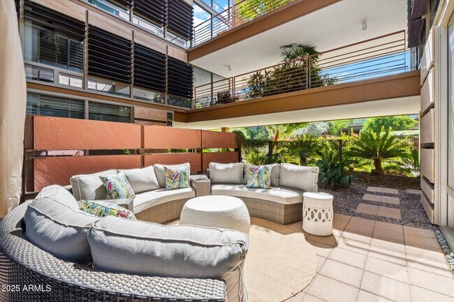 Building Photo - 7161 E Rancho Vista Dr