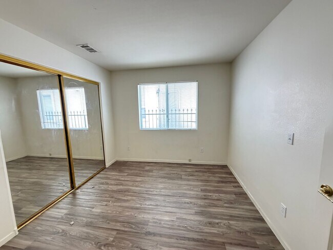 Building Photo - 9841 Double Rock Dr