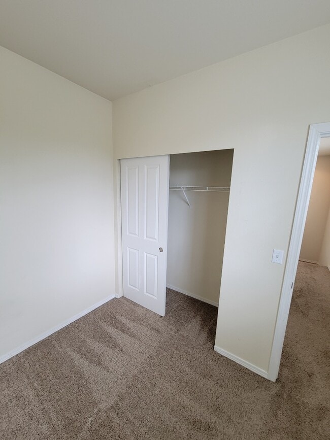 Building Photo - Spacious & Stylish 3-Bedroom Home in a Desirable Neighborhood!