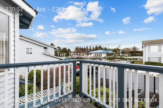 Building Photo - Top Floor 2BD/1.75BA Condo in Oak Harbor!