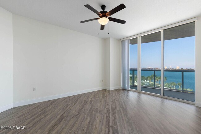 Building Photo - 241 Riverside Dr