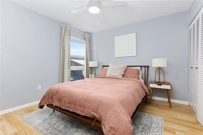 Building Photo - 3 br, 1.5 bath Townhome - 11247 Snowflake ...