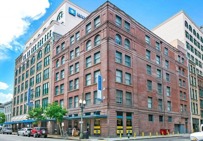 Primary Photo - 201 Magazine St