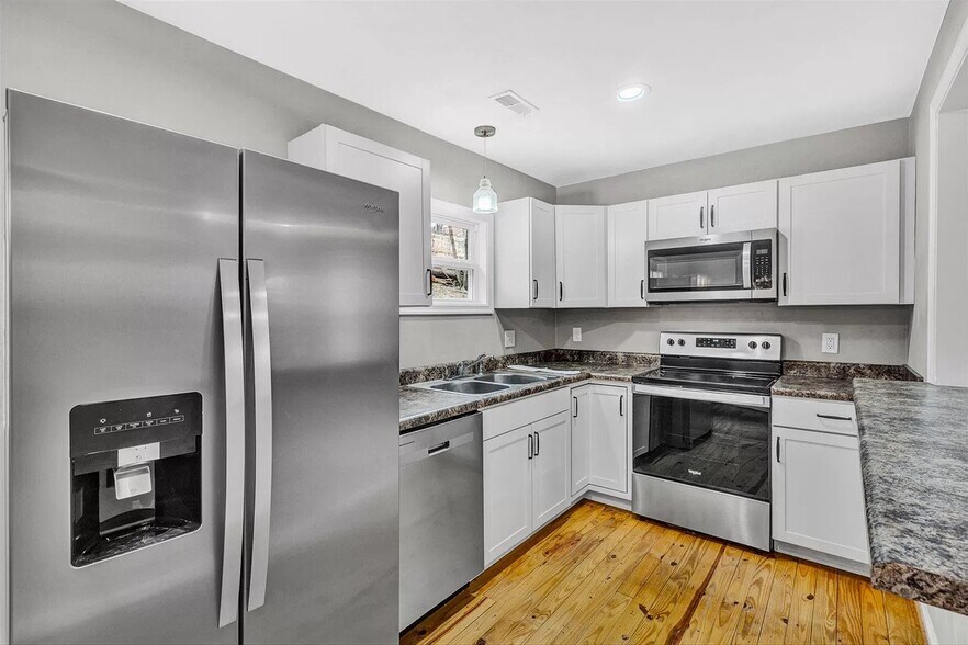 Building Photo - 1423 Varnell Ave NE